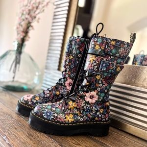 Dr. Martens Wanderlust Jagger Floral Boots ⭐️RARE⭐️